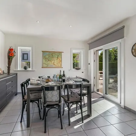 Holiday home Gamoni - Spacious With Garden